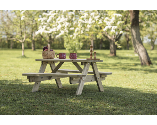 Holz Kindersitzgruppe mit Picknicktisch im Garten