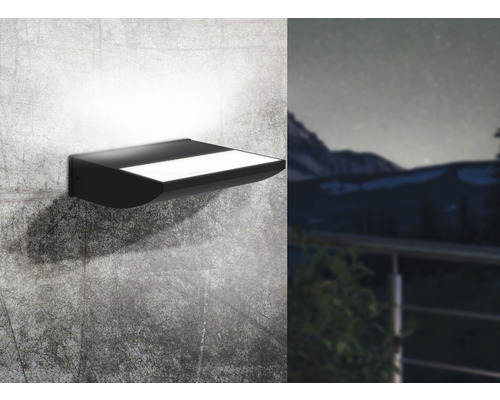 Wandleuchte für den Außenbereich mit LED-Beleuchtung an einer Fassade