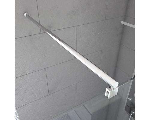 Detailansicht einer Duschkabine mit Stabilisationsstange zur Wandbefestigung