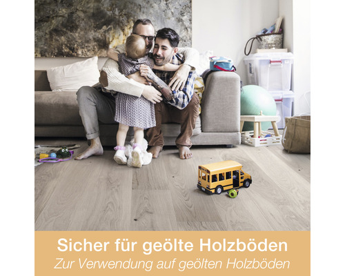 Wohnzimmer mit Holzboden, Familie und Spielzeug