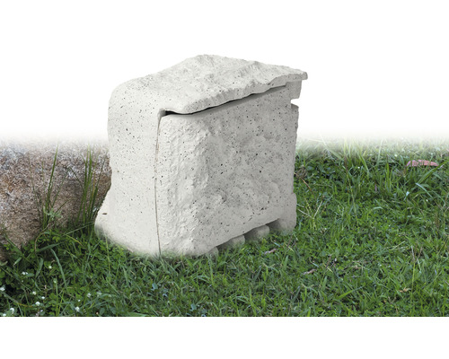 Briefkasten in Steinoptik im Garten