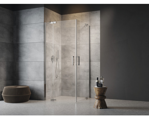 Modernes Badezimmer mit ebenerdiger Dusche und Glasabtrennung