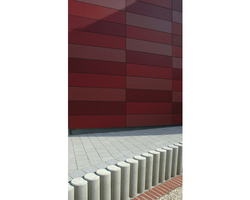 Fassade mit Betonpflastersteinen und Rasenkantensteinen