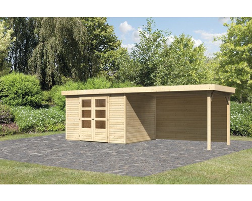 Gartenhaus Karibu Kodiak 5 inkl. Anbaudach 2,8 m, Rückwand 591,5 x 262 cm natur Gartenhaus mit Carport aus Holz im Außenbereich.