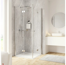 Badezimmer mit Duschkabine, Waschbecken und Spiegel