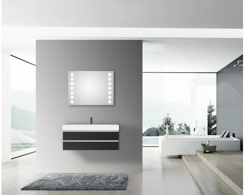 Modernes Badezimmer mit Waschtisch, Spiegel mit Beleuchtung und Badewanne