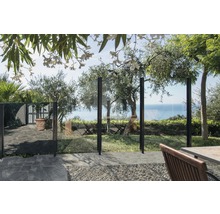 Garten mit Glaszaun und Meerblick