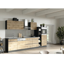 Moderne Küche mit hellen Holzfronten und dunklen Akzenten