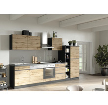 Moderne Küche mit Holzfronten, Spüle, Herd, Backofen und Dunstabzugshaube