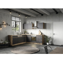 Moderne Küche im Loftstil mit grauen Fronten und Holzelementen, inklusive Elektrogeräten und Dunstabzugshaube