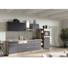 Moderne Küche mit grauen und schwarzen Schränken sowie Holzelementen