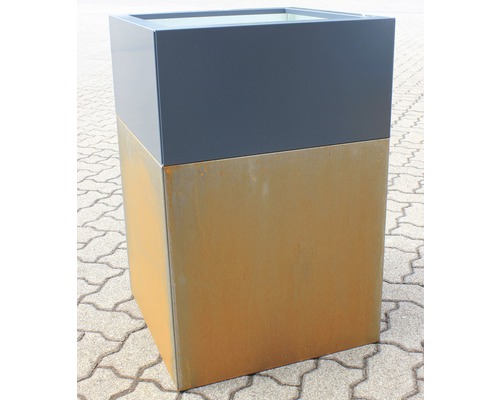 Pflanzkübel aus Metall mit rechteckiger Form