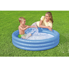 Planschbecken mit spielendem Kind und Erwachsenem im Garten