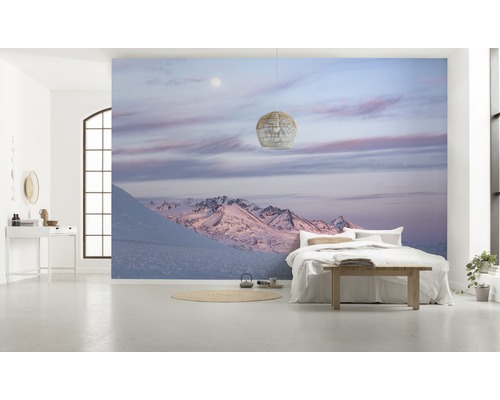 Wohnraum mit Fototapete Berglandschaft im Winter