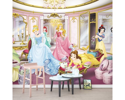 Tapete mit Disney Prinzessinnen in einem Ankleidezimmer