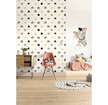 Kinderzimmer mit Dumbo Tapete, Stuhl und Holzfußboden