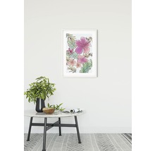 Dekoratives Blumenbild im Rahmen an einer Wand