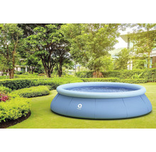Aufblasbarer Pool im Garten