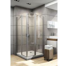 Begehbare Dusche mit Duschkopf, Duscharmatur und Duschbecken im Badezimmer