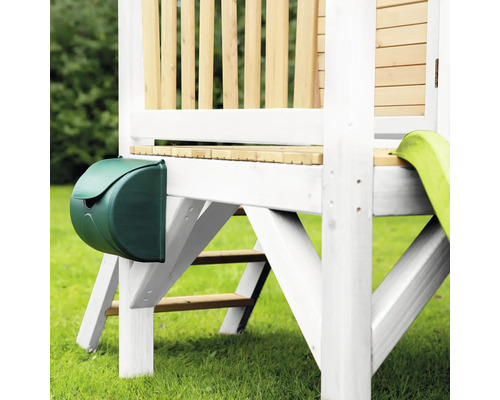 Grüner Briefkasten an einem Spielturm