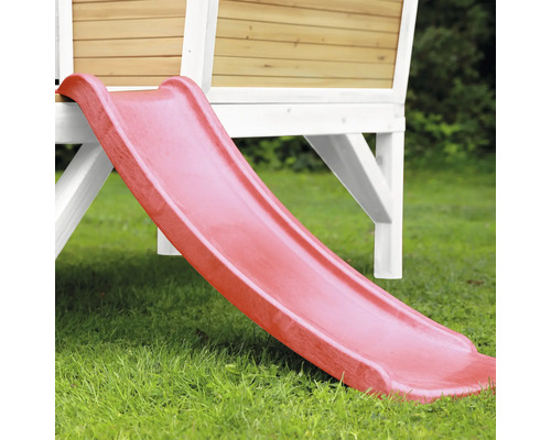 Kunststoff Kinderrutsche an einem Spielturm