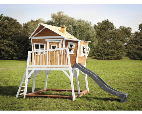 Spielhaus mit Stelzen axi Max 432 x 193 cm Holz braun inkl. dunkelgraue Rutsche Spielhaus mit Rutsche und Sandkasten im Garten.