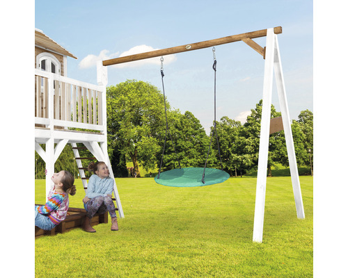 Kinderschaukel mit zwei Kindern im Garten