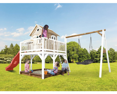 Spielplatz mit Spielhaus, Rutsche, Schaukel und Sandkasten für Kinder