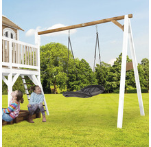 Kinderschaukel mit Nestschaukel im Garten mit Baumhaus