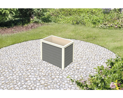 Grauer Pflanzkasten aus Holz für den Außenbereich im Garten.
