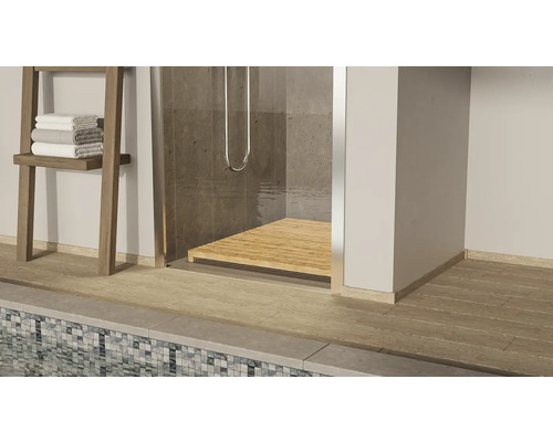 Badezimmer mit Dusche, Holzboden und Handtuchleiter