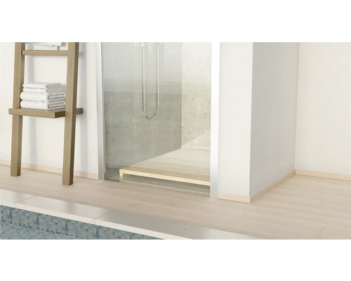 Badezimmer mit Dusche, Handtuchleiter und Fliesenboden