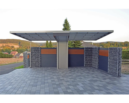 Carport mit Gabionenwand und Pflastersteinen