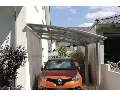 Carport aus Metall und Glas mit Auto