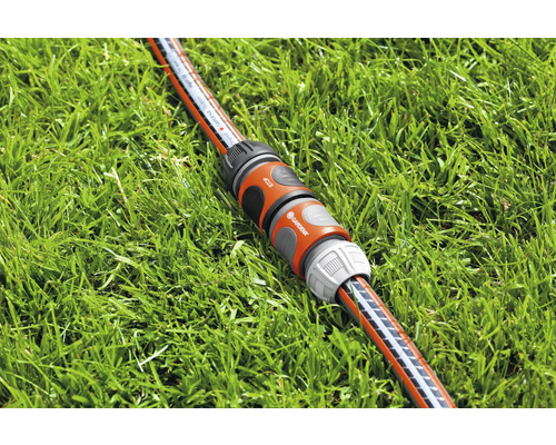 Gardena Schlauchverbinder auf Rasen