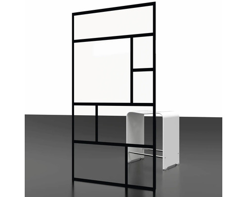 Dekorativer Raumteiler mit schwarzem Rahmen und weißen Flächen vor einem Hocker