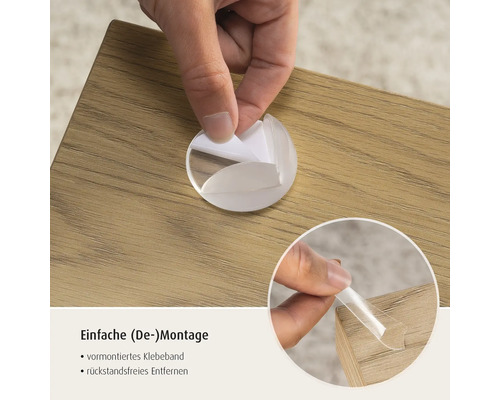 Eckenschutz aus Kunststoff wird an einer Tischkante befestigt