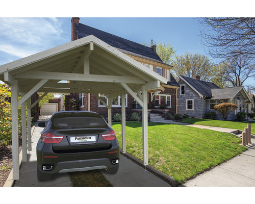 Carport aus Holz mit Auto vor einem Haus