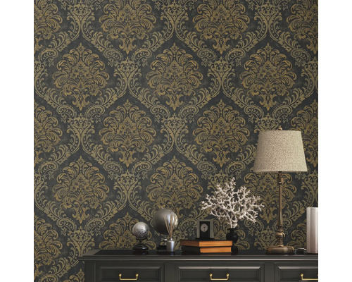 Tapete mit Ornamentmuster und Vintage-Look im Raum