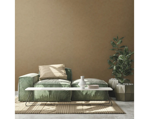 Wohnzimmer mit modularem Sofa, Couchtisch, Zimmerpflanze und Teppich