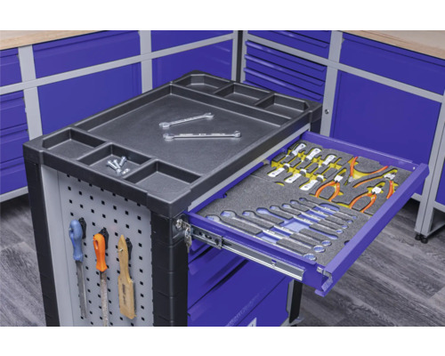 Werkstattwagen mit Werkzeugen und Schubladen