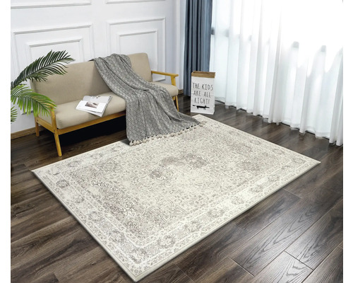 Teppich mit orientalischem Muster im Wohnzimmer
