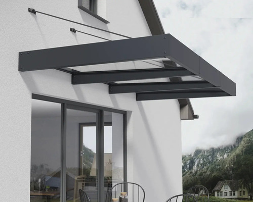 Vordach aus Metall und Glas am Hauseingang