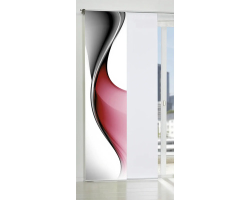 Schiebegardine mit abstraktem Muster vor einem Fenster