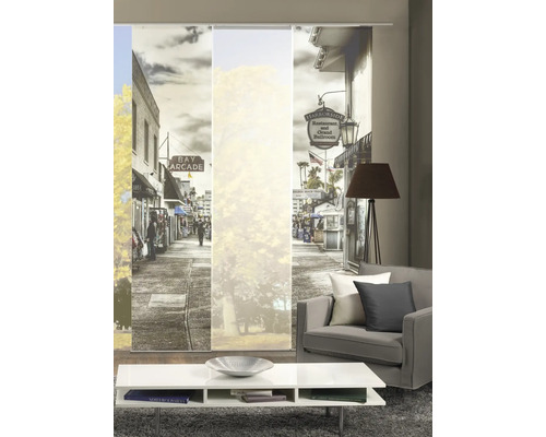 Wohnzimmer mit Schiebegardine mit Stadtmotiv