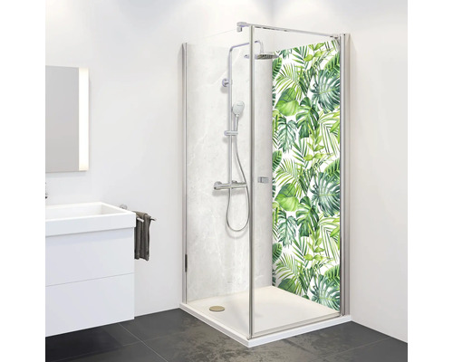 Eckdusche mit Duscharmatur und Pflanzenmuster in Badezimmerumgebung