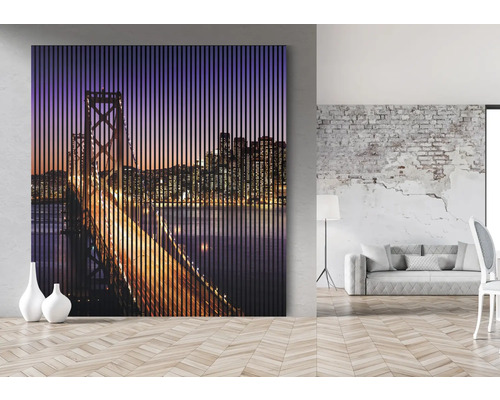 Dekoratives Wandbild mit einem Brückenmotiv in einem modernen Raum.