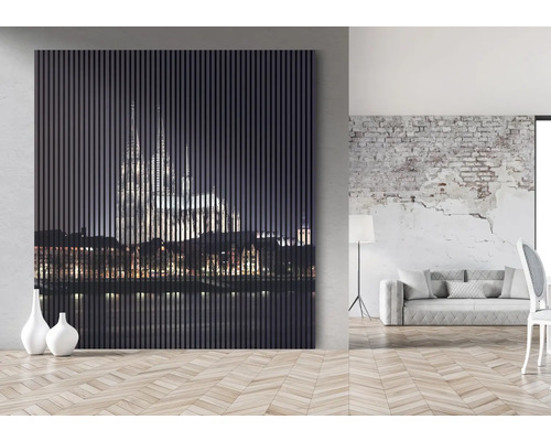 Dekoratives Wandpaneel mit Kölner Dom Motiv in einem hellen Wohnraum