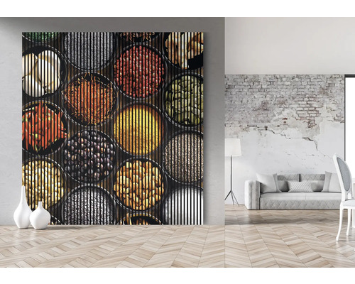 Wandpaneel mit Gewürzmuster in einer Wohnung.