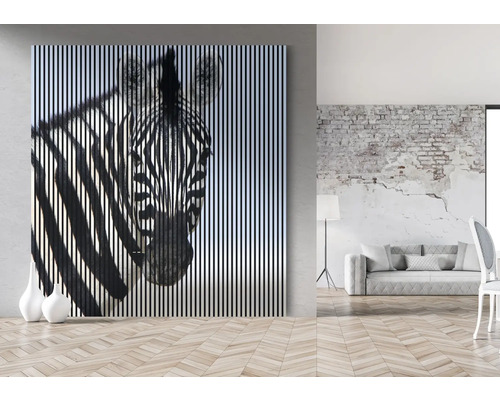 Wohnraum mit dekorativem Zebra-Leinwandbild